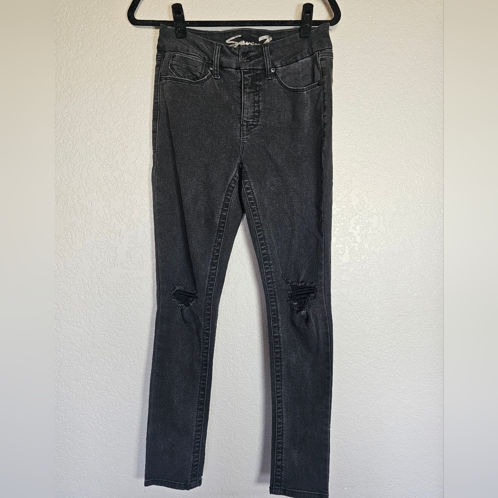 Seven7 Jeans Skinny Ripped Tummyless size 4 ripped knee detail